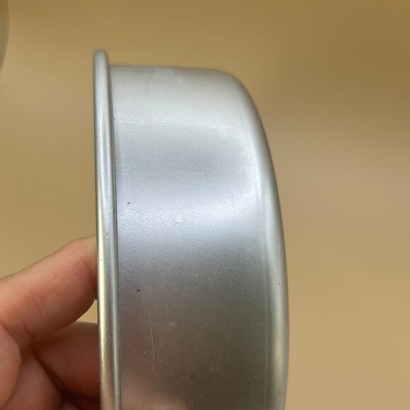 1 Wilton Performance Pans 6” x2” Round Aluminum Cake Pan Pre-owned - Picture 7 of 11